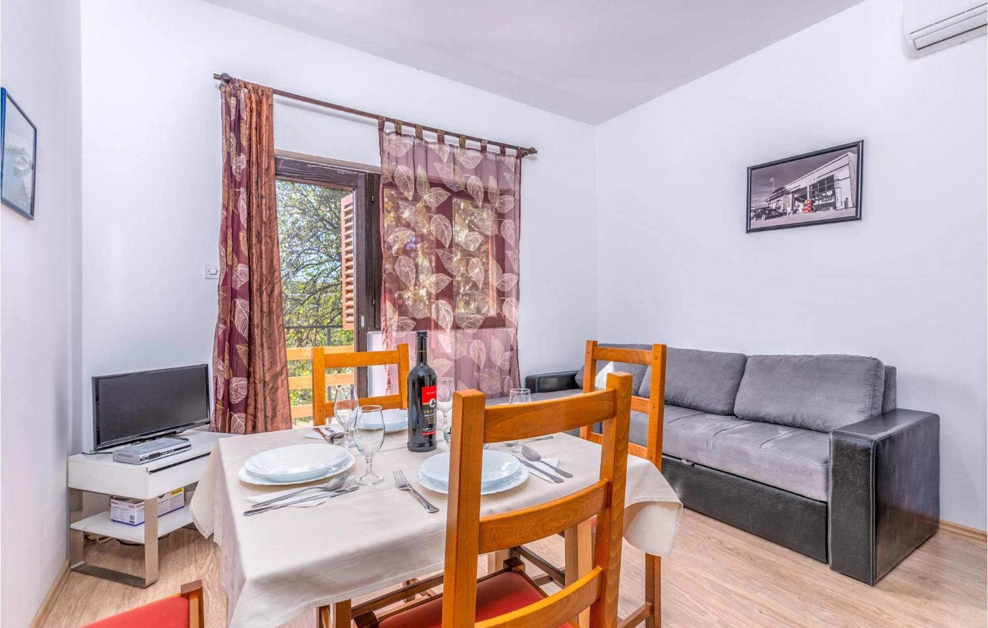 Gorgeous Apartment In Krk With Kitchen Кърк Екстериор снимка