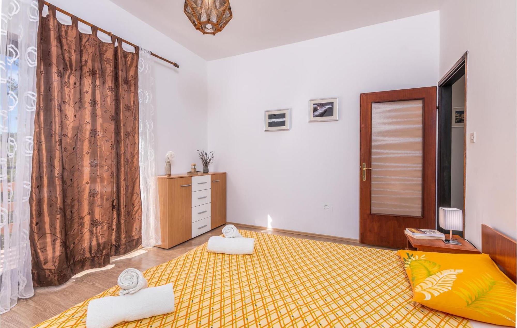 Gorgeous Apartment In Krk With Kitchen Кърк Екстериор снимка